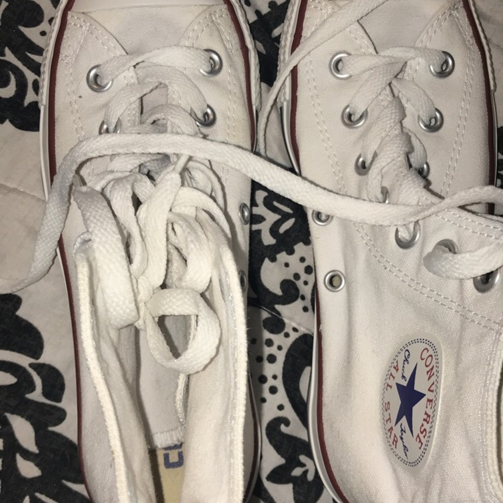 Size 8 women’s white converse